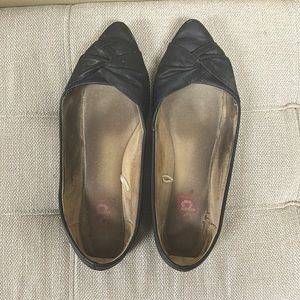 Pop black flats USED WELL WORN